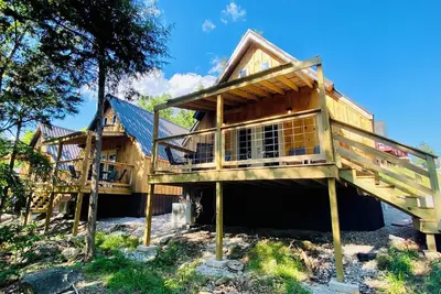 Image de Lakeside A-Frame Cabin with Loft | Calm Waters Resort | Boat Slips & Rentals | Free Kayaks & Paddleboards | Guided Fishing & Lake Tours!