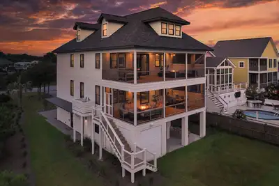 Image de 2024 Built Villa - Marshview 10min downtown/Folly