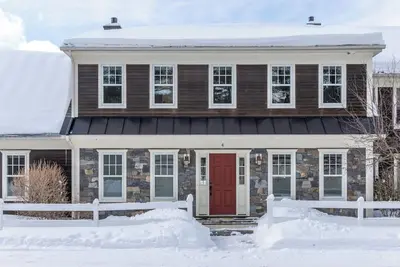 Image de High End 4 bedroom Townhome Close to Resort & Town Available for Summer Seasonal