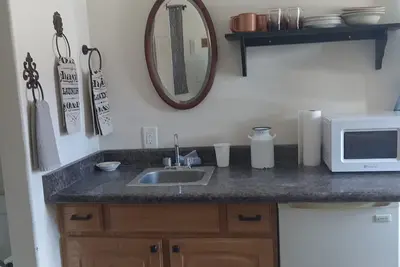 Charming bungalow in  historical Mancos with WiFi. Privacy and beautiful views.