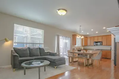 Image de Luxurious Layton:3bds/2. 5bath/garage