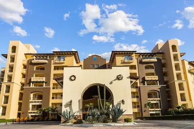 Image de 3-bedroom Of/Ph condo in charming Cabo San Lucas on Medano beach