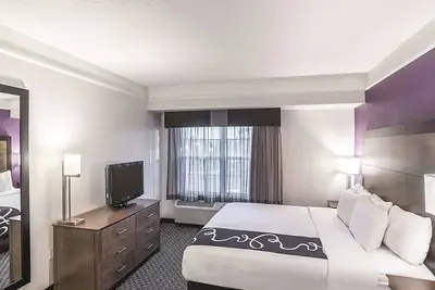 Image de Unwind in a Spacious Hotel Room w/ Pool, Hot Tub - Ideal for Outdoor Fun