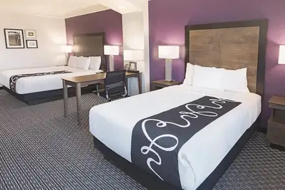 Image de 1 King Bed and 1 Full Bed, Deluxe Room, La Quinta Inn, Free Bkf near At&T Std