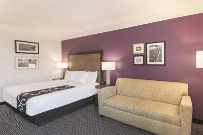 Image de 1 King Bed, Deluxe Room, La Quinta Inn, Pet-Friendly Comfort Near At&T Stadium
