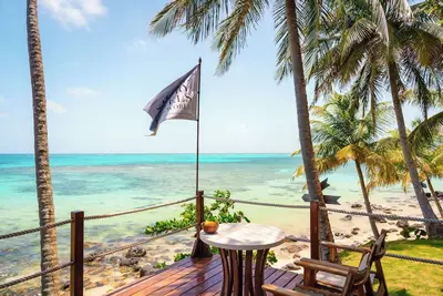 Image de Relaxed Island Retreat at Charming Seaside Room, Onsite Pool & Beach Access