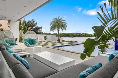 Image de Miami Modern Heated Pool & Dock