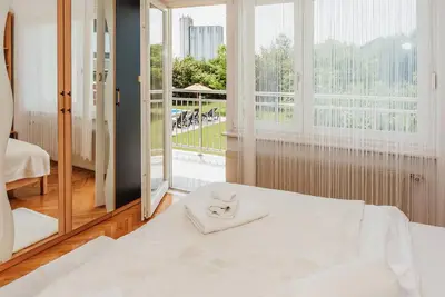 Image de Belle maison Ă Dugo Selo avec WiFi