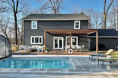 Image de Hershey Getaway, heated year-round pool, privacy, luxury!