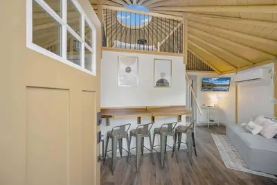 Image de Estelle: Luxe-Yurt |Sleep under the starsI Hot Tub