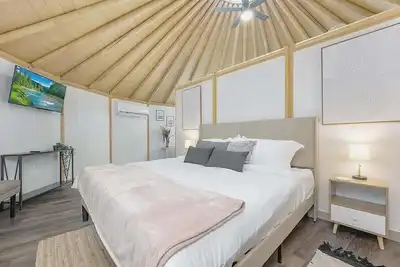 Image de Harlow: Canyon Lake Luxury Yurt Getaway | Hot Tub