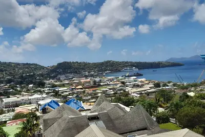 Image de \nA private, classy 3- bedroom, apartment, A\/C, free parking, Netflix, and Wifi,