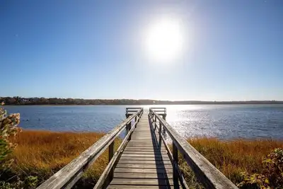 Image de 2025 Topsail: Delightful Waterfront Cottage on Town Cove, Pet Friendly!