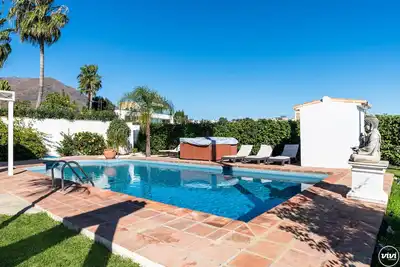 Image de Casa Blanca | Villa with garden in Estepona