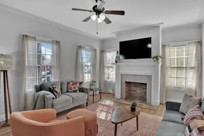 Image de The Beverly est. 1939! Charming 3-bedroom house with Hot Tub! Permit 25-0078-Str
