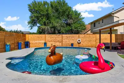 Image de New Remodeled 4br - Pool+Jacuzzi+PoolTable+Karaoke Stage+Arcades near Domain