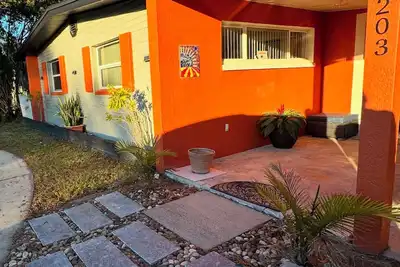 Image de Charming 3-bedroom 2 bath cottage completed remodel Clearwater near the beach