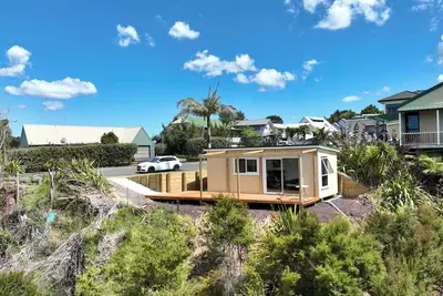 Image de Modern private cabin, breathtaking ocean & bush views, natural light & quiet