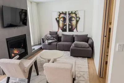 Image de Ostrya Luxury Condo – Steps from the Slopes!