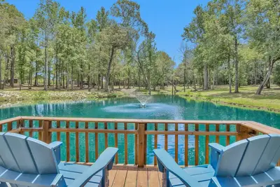Image de Entire Cottage Getaway | Pond • Fire Pit • Deck