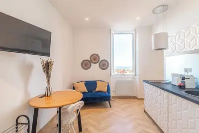 Venez profitez d'un logement lumineux avec vue mer dans une zone
