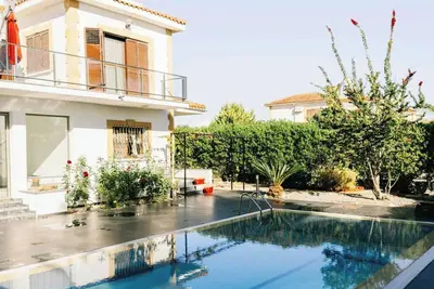 Image de 4-Br Villa, Sleeps 9, Pool, Parking, Walk to Beach