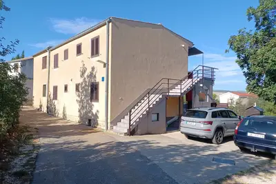 Image de Appartement d'une chambre avec la terrasse et la vue sur le mer Rovanjska, Paklenica (A-23758-a)