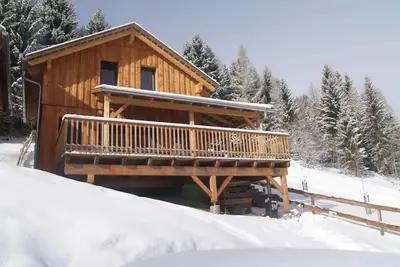 Image de Beau chalet en bois indépendant avec sauna