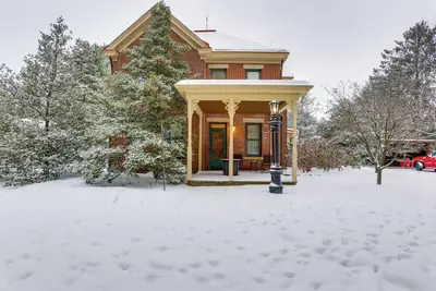 Image de On-Site Winery & Historic Charm: Uniontown Escape