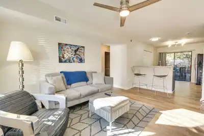 Image de 15 Mi to Greensboro: Archdale Condo w/ Fireplace