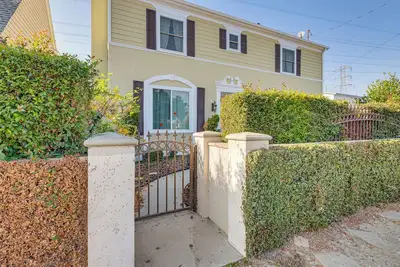 Image de 6 Mi to Dtwn Pasadena: Home w/ Patio & Yard!