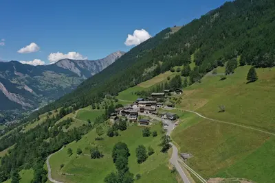 Image de Gite-logement complet pour groupes cœur des Alpes Suisses à la frontière Ch-F-I