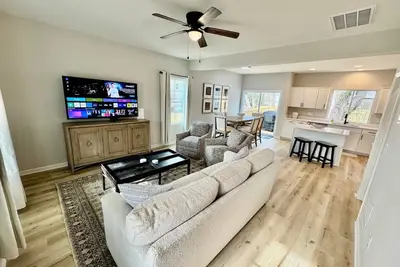 Image de New Build! Close to Hpu & Furniture Market