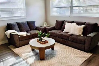 Image de This house is a 4 bedroom(s), 2 bathrooms, located in Tampa, Fl.