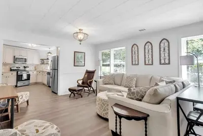 Image de The Acworth peach- sleeps 12