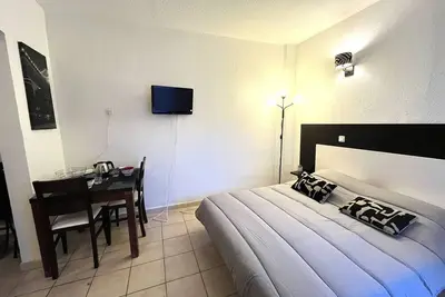 Image de Studio climatisé avec piscine et parking à Saint-Florent