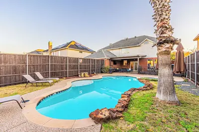 Image de Charming 4Bedroom Retreat with Ev Charging & Amazing Pool–Your Perfect Getaway!