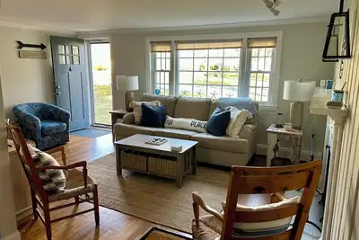 Image de Charming Cape house - New Central Ac, WiFi, laundry, patio, short walk to beach