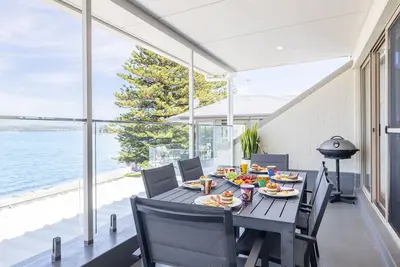 Image de Casuarina's 6, 33 Soldiers Point Rd - stunning waterfront unit