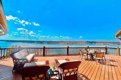 Image de Luxury 3 Bed/3. 5 Bath -Panoramic Lakeviews, Decks, Gameroom--Sleeps 20--Perfect Location!
