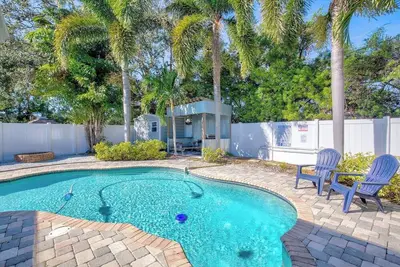 Image de This house is a 3 bedroom(s), 2 bathrooms, located in Seminole, Fl.