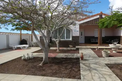 Image de House to enjoy the light, tranquility and skies that the island offers.