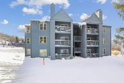 Image de Lodge beside Timberline Mountain's chairlift at Slopeside C204!