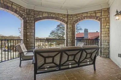 Image de Prime Midtown Location Condo!