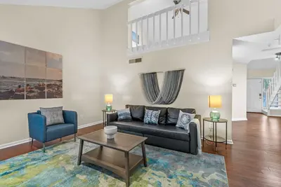 Image de Spacious Modern Loft-Style Condo!