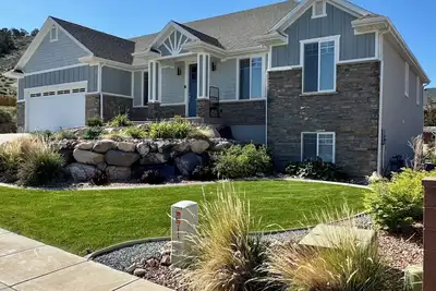 Image de Spacious 5-Br Home. Pool Table, Air Hockey, TVs in Every Room, & Outdoor Dining