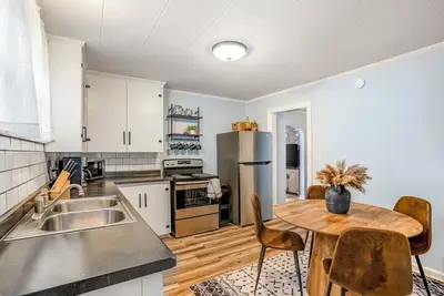 Image de BoHo by the Beach: Charming 2-bedroom apartment in the heart of Port Clinton