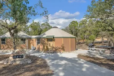 Image de Stetson + Gentry: 2 Lux Connected Yurts | 5bds 2ba