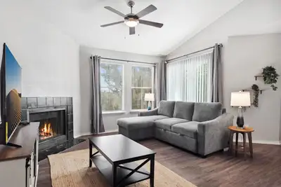 Image de Beautiful 2bd\/2ba in University Hills 2354