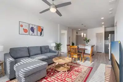 Image de Luxury 2bd/2ba Next to Airport 3689